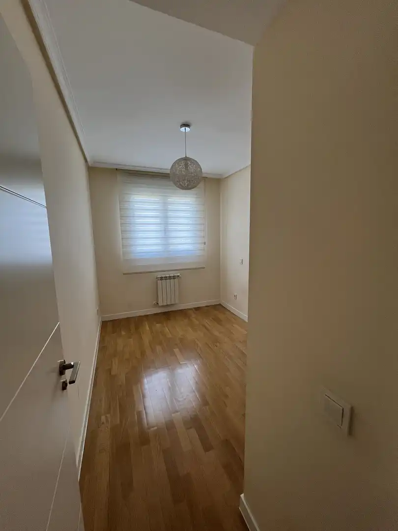 Dormitori de Pis de lloguer en Madrid amb Aire condicionat, Calefacció i Parquet