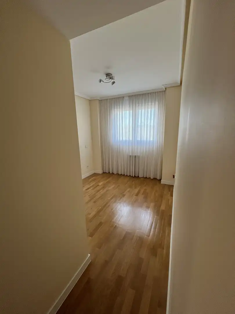 Dormitori de Pis de lloguer en Madrid amb Aire condicionat, Calefacció i Parquet