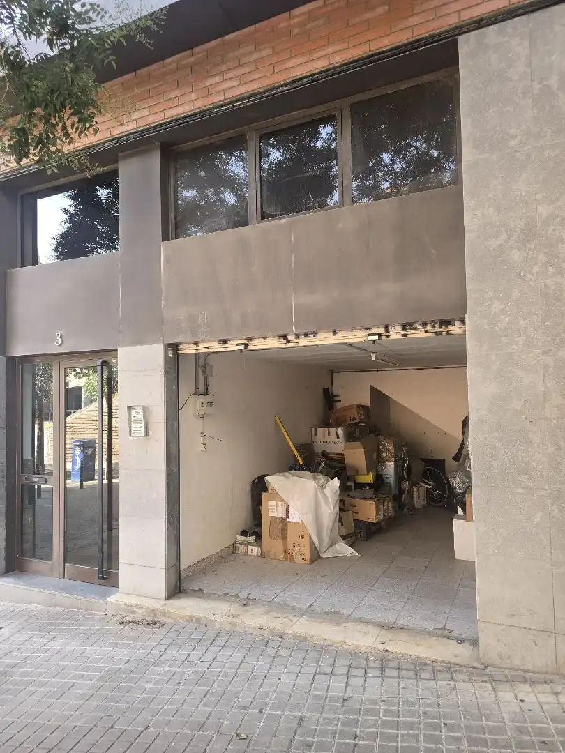 Commercial properties for sale in Carrer de Josep Sangenís, 5, La Teixonera Exterior view of Commercial properties for sale in Barcelona