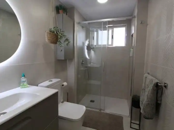 Flat for sale in Avenida Costa Blanca, 2, Los Arenales del Sol Bathroom of Flat for sale in Elche / Elx with Air Conditioner, Terrace and Swimming Pool