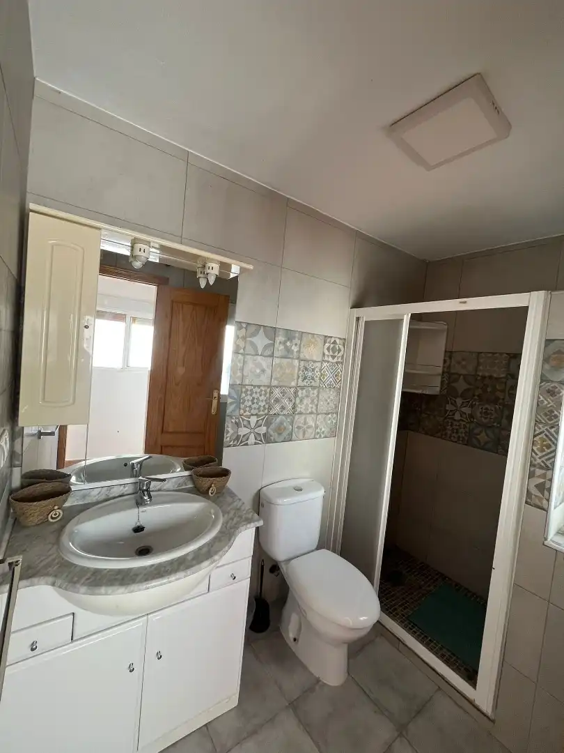 Bany de Apartament de lloguer en Puente de Génave amb Aire condicionat, Terrassa i Moblat