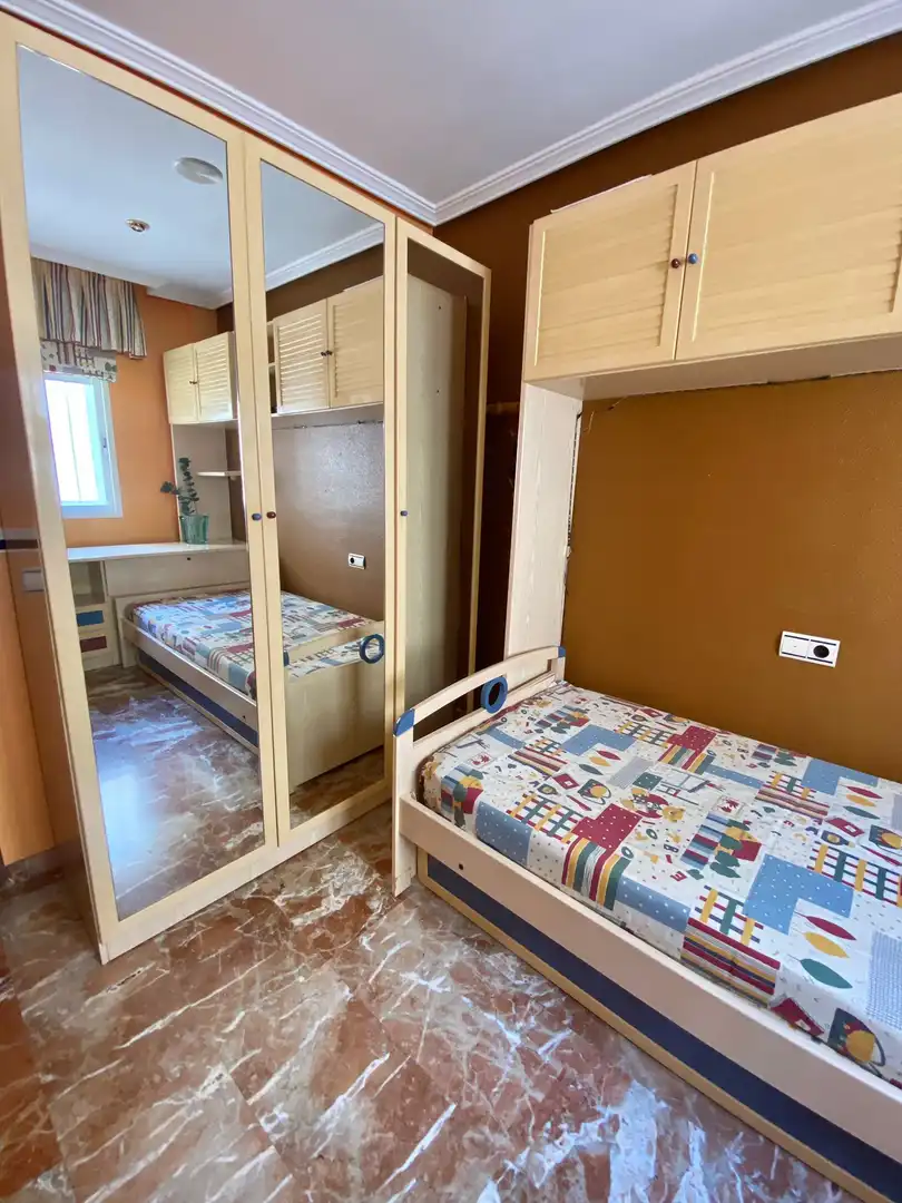 Habitación de Piso en venta en Almería con Aire acondicionado, Calefacción y Jardín privado