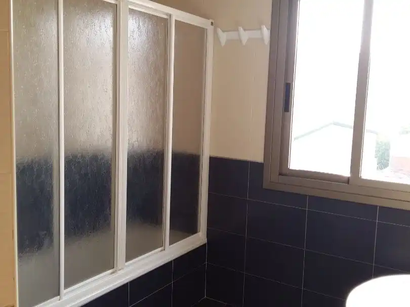 Wohnung zur Miete in Estrada Xeral Cabo de Cruz Pesqueira, 59, Boiro Badezimmer von Wohnung zur Miete in Boiro mit Heizung, Parkett und Abstellraum