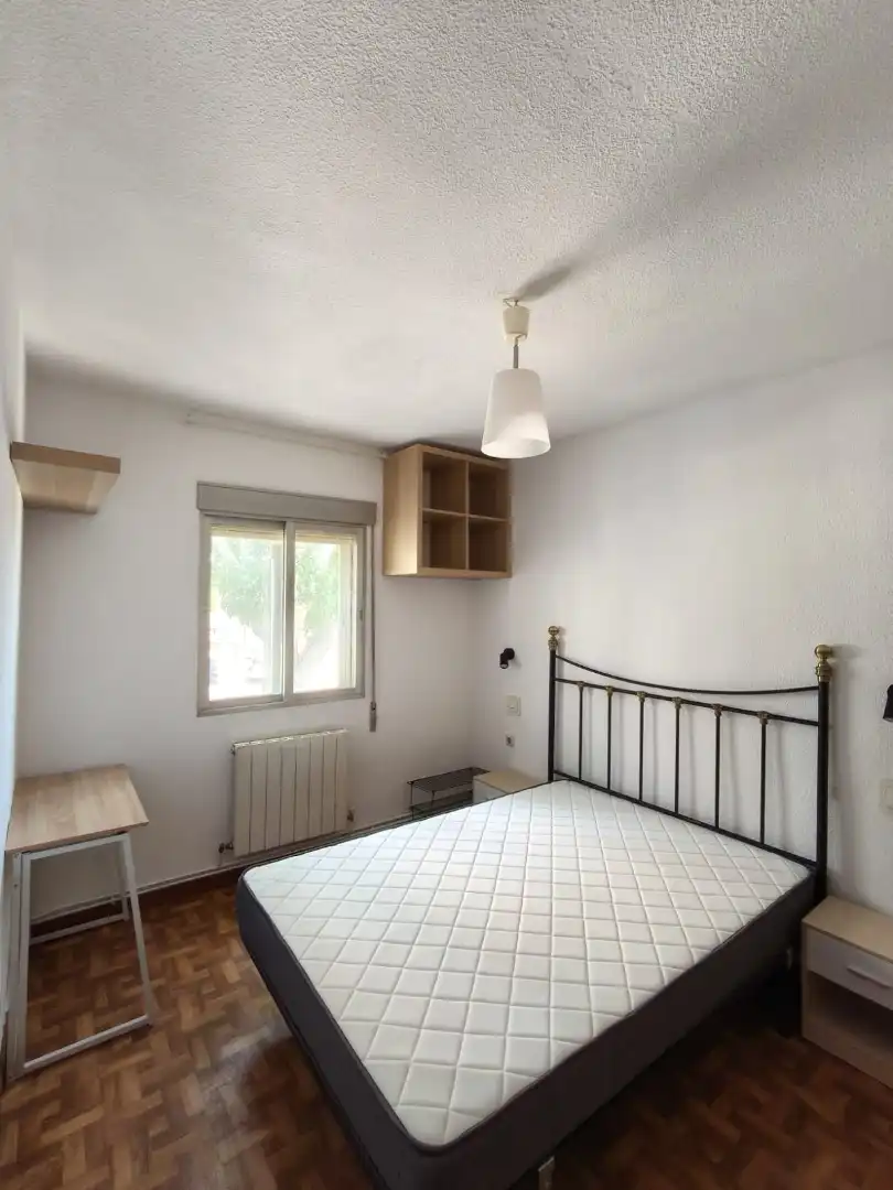 Bedroom of Flat for rent in Madrid  with Air Conditioner, Heating and Terrace
