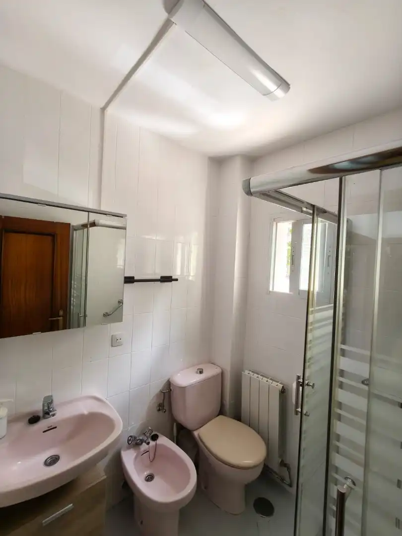 Bathroom of Flat for rent in Madrid  with Air Conditioner, Heating and Terrace
