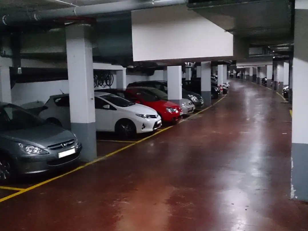 Parkplatz von Wohnung zum Verkauf in Manresa mit Klimaanlage, Terrasse und Schwimmbad