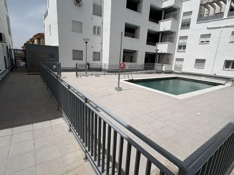 Piso en venta en Calle Álamos, 27, Residencial Triana - Barrio Alto Piscina de Piso en venta en Las Gabias con Aire acondicionado, Calefacción y Parquet