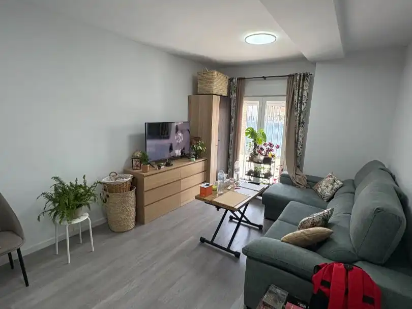 Piso en venta en Calle Álamos, 27, Residencial Triana - Barrio Alto Sala de estar de Piso en venta en Las Gabias con Aire acondicionado, Calefacción y Parquet