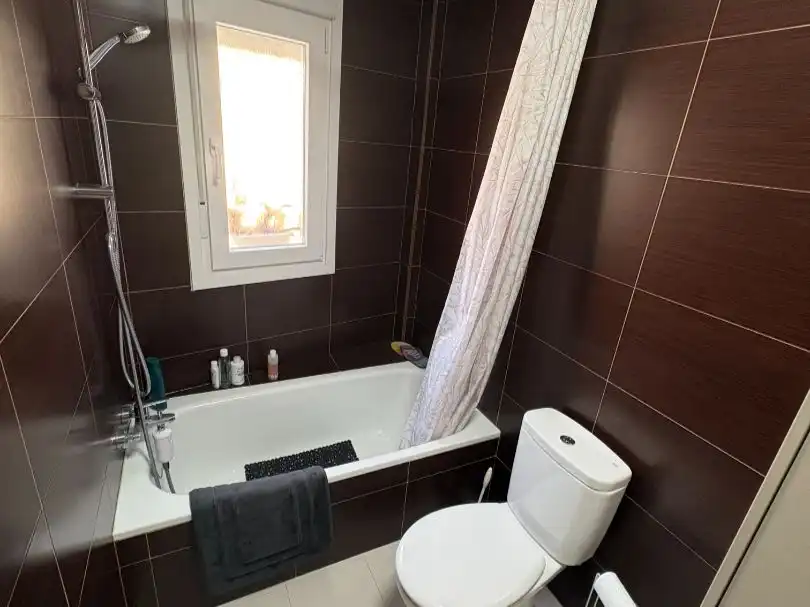 Piso en venta en Calle Álamos, 27, Residencial Triana - Barrio Alto Baño de Piso en venta en Las Gabias con Aire acondicionado, Calefacción y Parquet