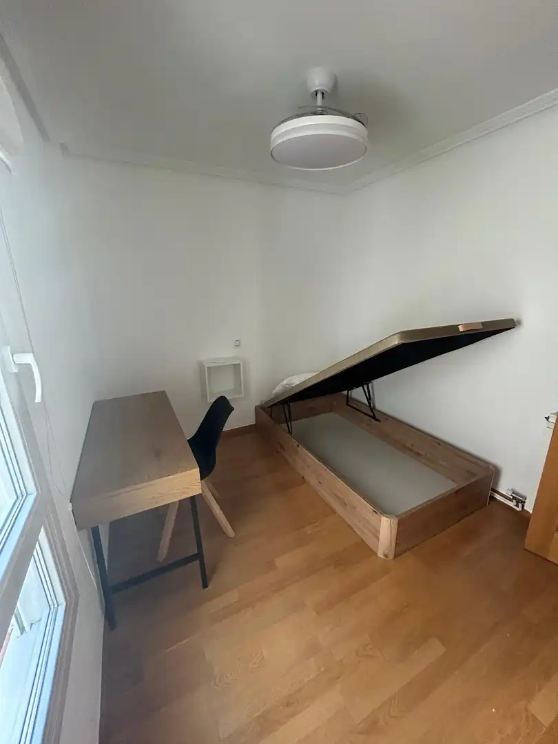 Dormitori de Pis per a compartir en Zaragoza amb Calefacció, Parquet i Traster