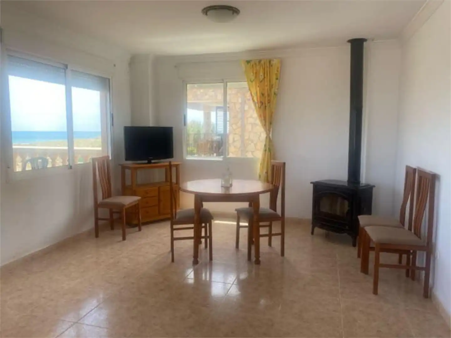 Esszimmer von Einfamilien-Reihenhaus zur Miete in Tavernes de la Valldigna mit Privatgarten, Terrasse und Haustiere erlaubt