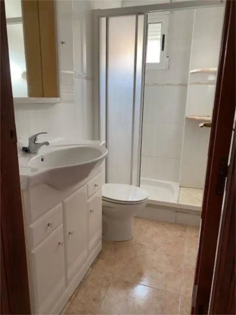 Badezimmer von Einfamilien-Reihenhaus zur Miete in Tavernes de la Valldigna mit Privatgarten, Terrasse und Haustiere erlaubt