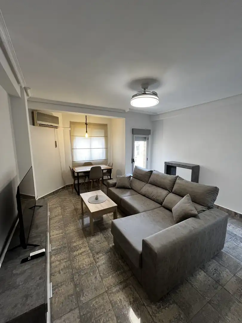 Piso de alquiler en Avenida Virgen de Fátima, 21, Fátima - Levante Sala de estar de Piso de alquiler en Córdoba Capital con Aire acondicionado, Terraza y Balcón