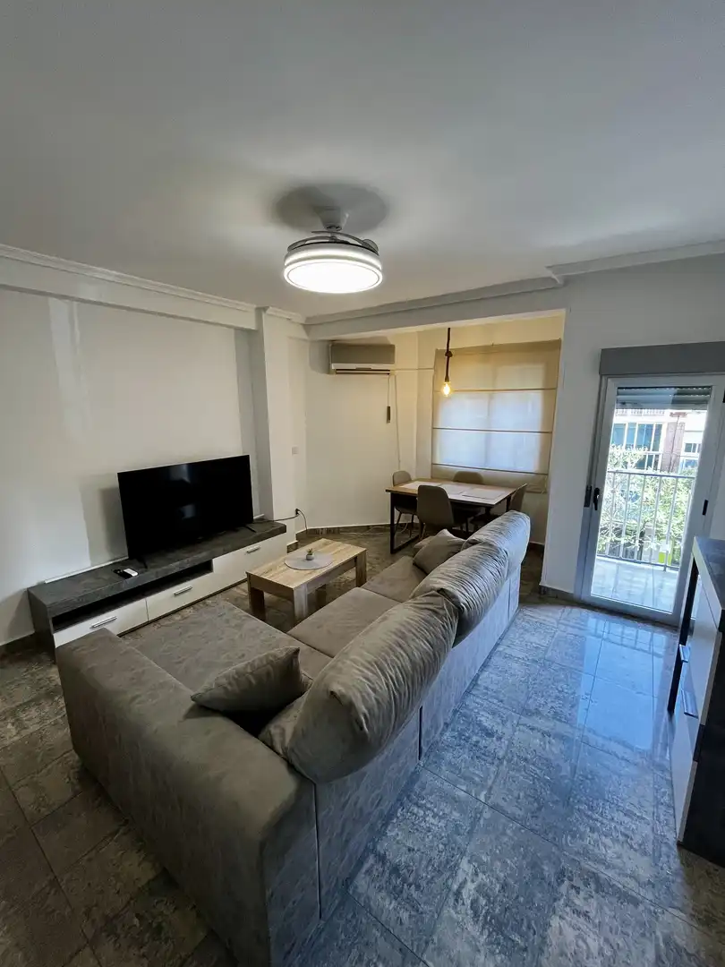 Piso de alquiler en Avenida Virgen de Fátima, 21, Fátima - Levante Sala de estar de Piso de alquiler en Córdoba Capital con Aire acondicionado, Terraza y Balcón