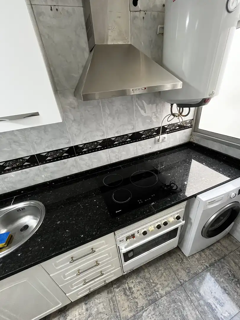 Piso de alquiler en Avenida Virgen de Fátima, 21, Fátima - Levante Cocina de Piso de alquiler en Córdoba Capital con Aire acondicionado, Terraza y Balcón