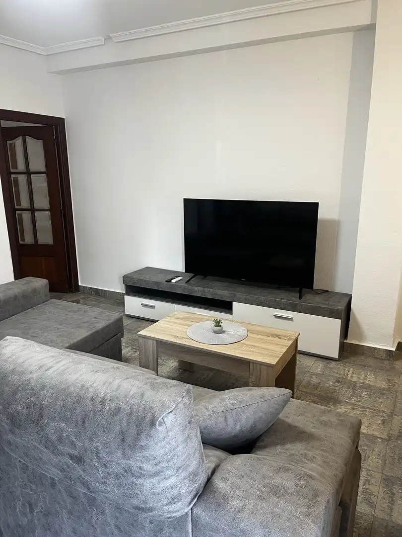 Piso de alquiler en Avenida Virgen de Fátima, 21, Fátima - Levante Sala de estar de Piso de alquiler en Córdoba Capital con Aire acondicionado, Terraza y Balcón