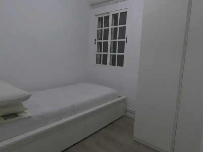Flat for rent in Sagrada Família Bedroom of Flat for rent in Barcelona with Air Conditioner, Heating and Parquet flooring