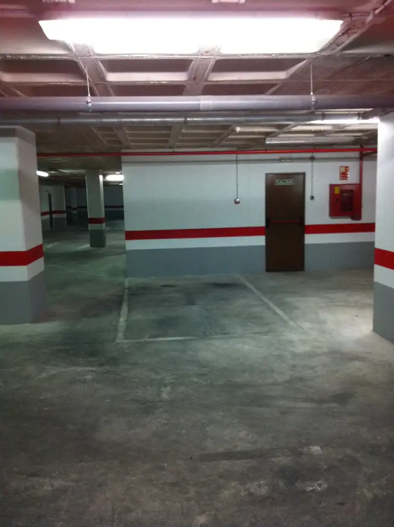 Parking de Piso de alquiler en Torrevieja con Aire acondicionado, Calefacción y Jardín privado
