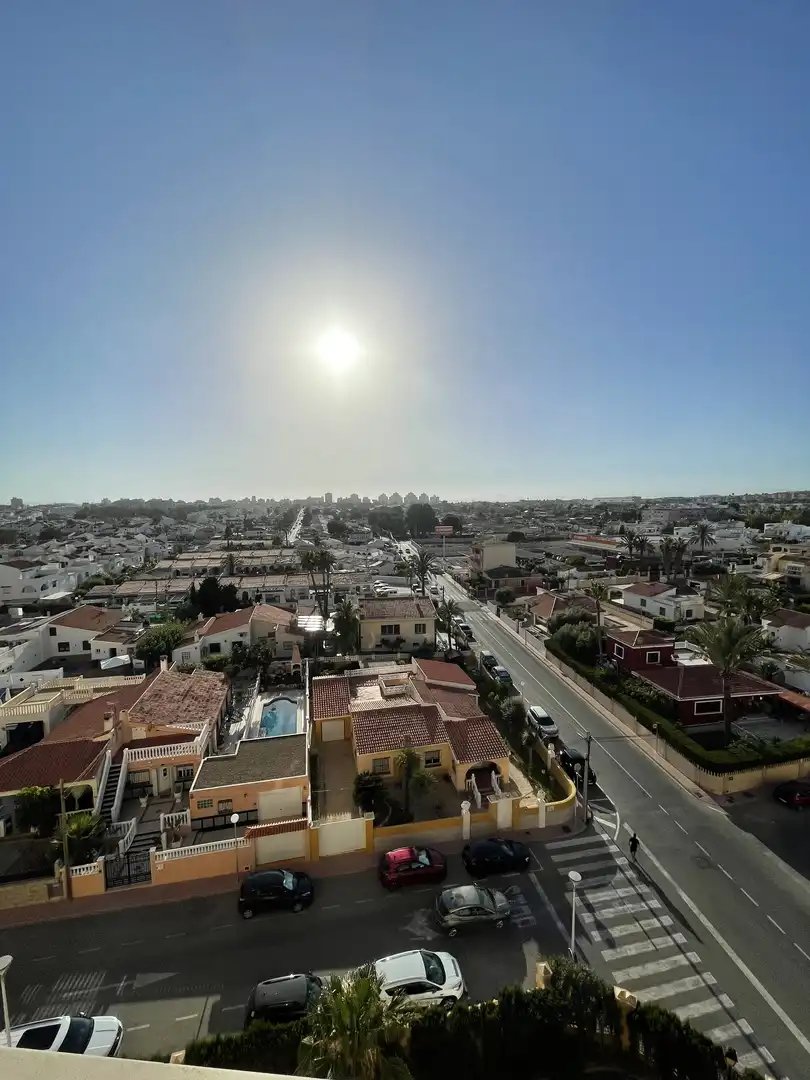 Vista exterior de Piso de alquiler en Torrevieja con Aire acondicionado, Calefacción y Jardín privado