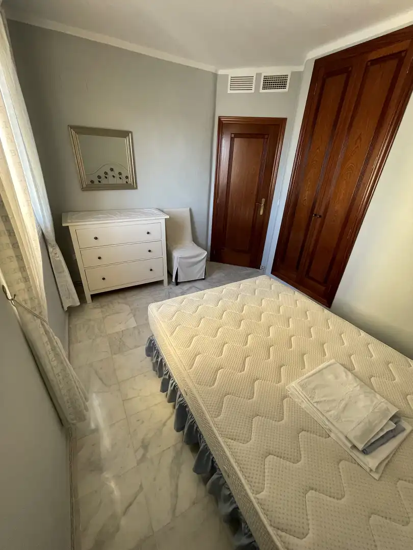 Habitación de Piso de alquiler en Torrevieja con Aire acondicionado, Calefacción y Jardín privado