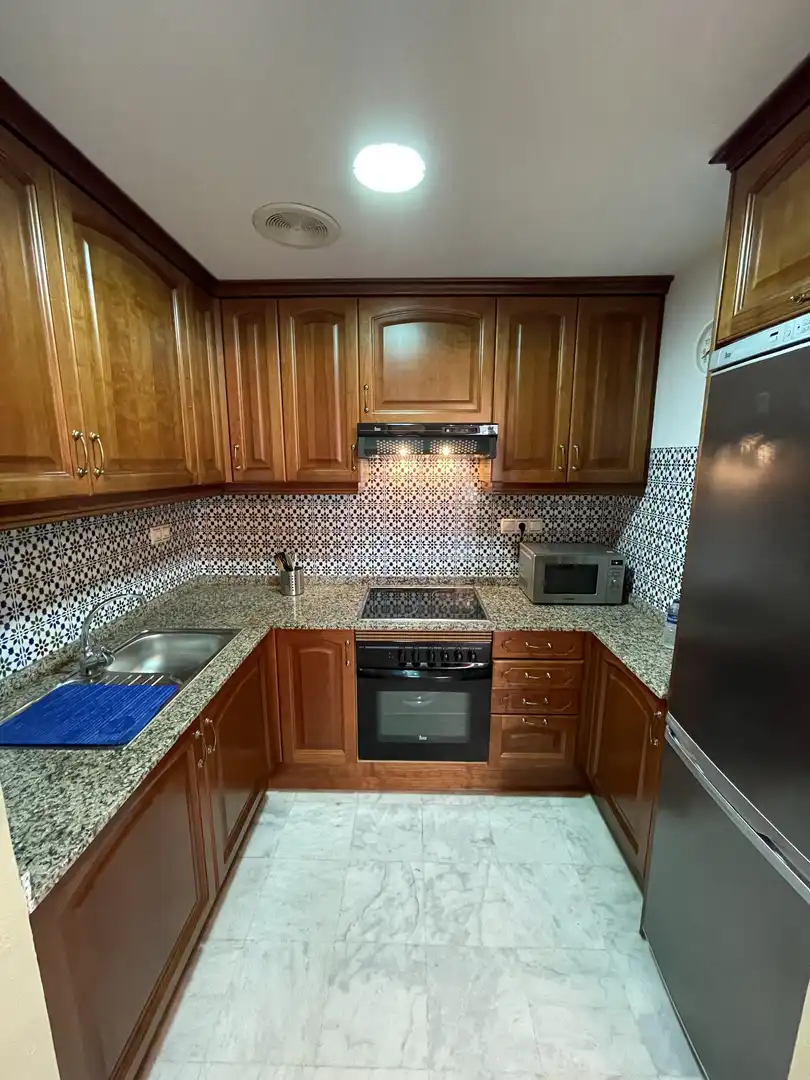 Cocina de Piso de alquiler en Torrevieja con Aire acondicionado, Calefacción y Jardín privado