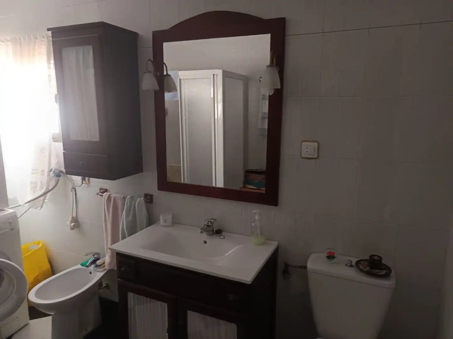 Baño de Casa adosada de alquiler en Belmez con Aire acondicionado, Calefacción y Jardín privado