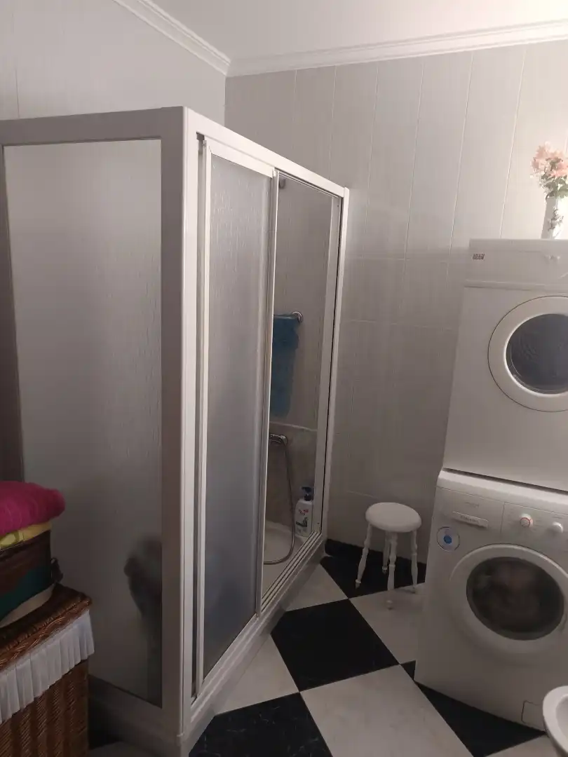 Baño de Casa adosada de alquiler en Belmez con Aire acondicionado, Calefacción y Jardín privado