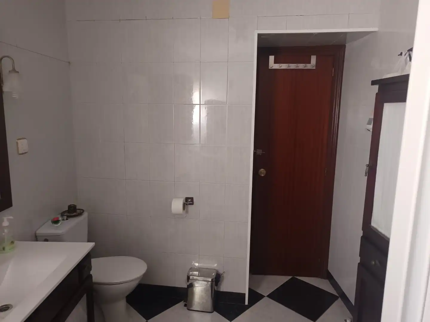 Baño de Casa adosada de alquiler en Belmez con Aire acondicionado, Calefacción y Jardín privado