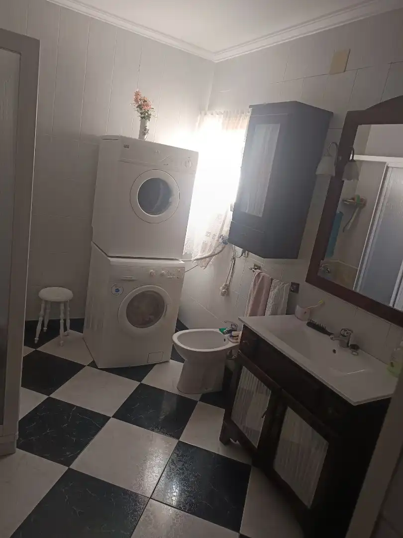 Baño de Casa adosada de alquiler en Belmez con Aire acondicionado, Calefacción y Jardín privado
