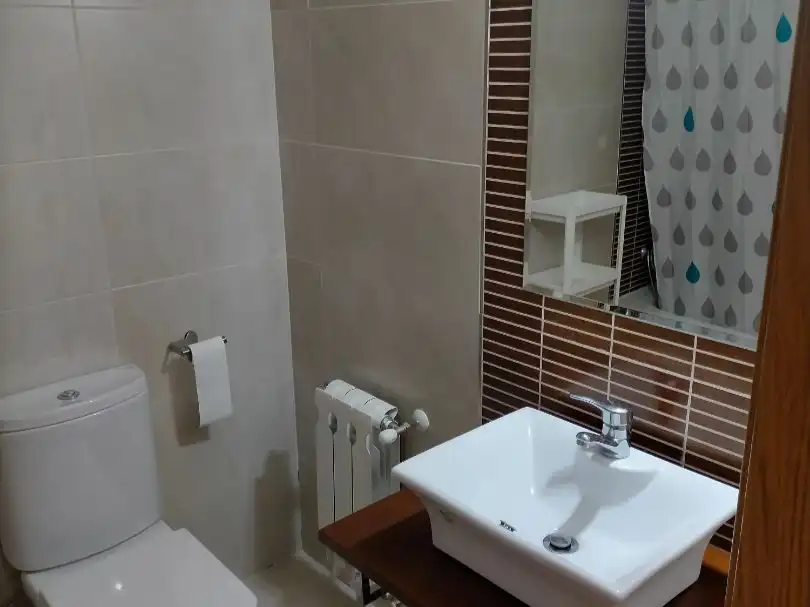 Wohnung zur Miete in Calle Cueva de la Pasiega, 9, Nuevo Cáceres Badezimmer von Wohnung zur Miete in Cáceres mit Klimaanlage, Heizung und Terrasse