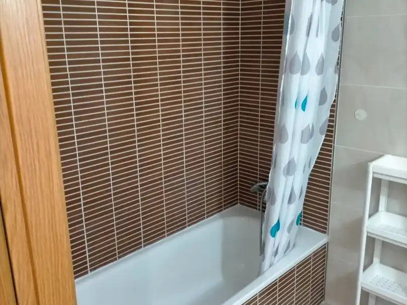 Wohnung zur Miete in Calle Cueva de la Pasiega, 9, Nuevo Cáceres Badezimmer von Wohnung zur Miete in Cáceres mit Klimaanlage, Heizung und Terrasse