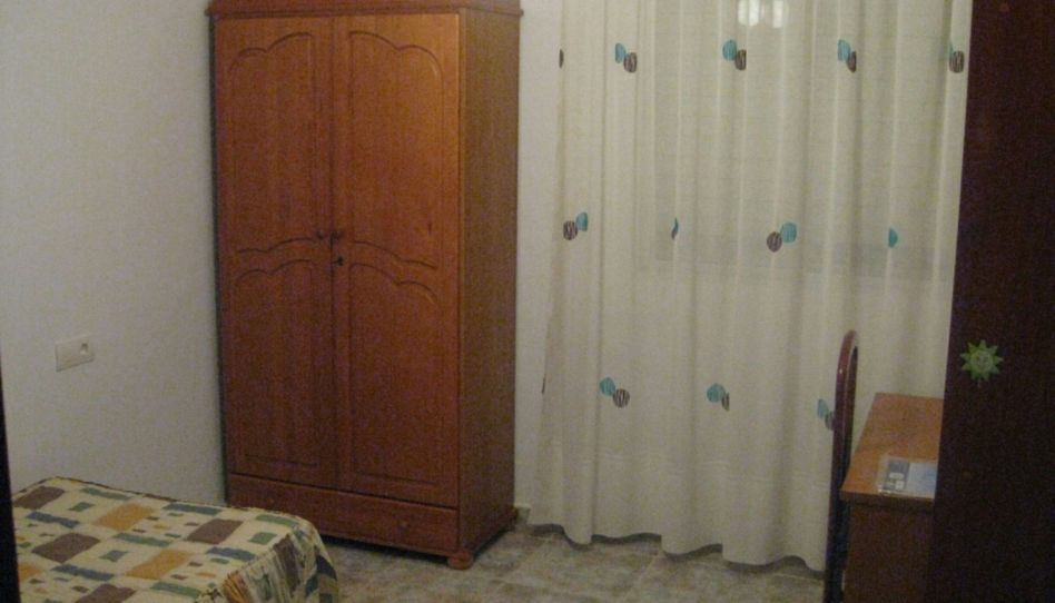 Room in Calle Henry Tissier, 15, Casco Antiguo, Cáceres Capital - image 1 Photo 1 of Room in Calle Henry Tissier, 15, Casco Antiguo, Cáceres Capital