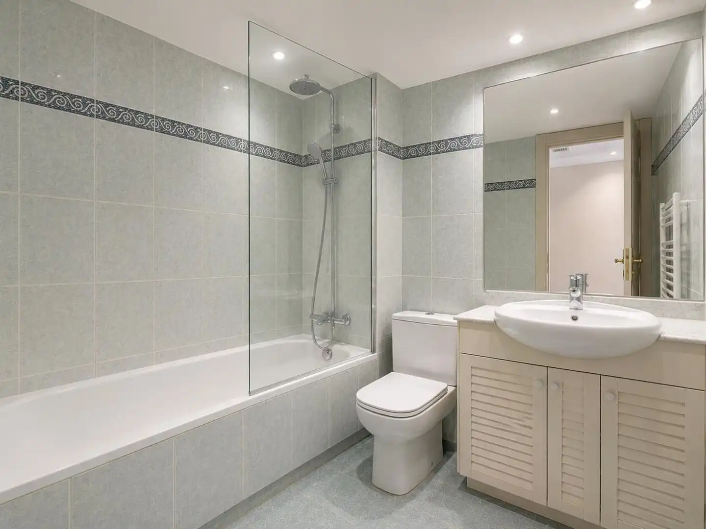Houses for rent in Conde Orgaz - Piovera Bathroom of Houses for rent in Madrid Capital with Air Conditioner, Terrace and Swimming Pool