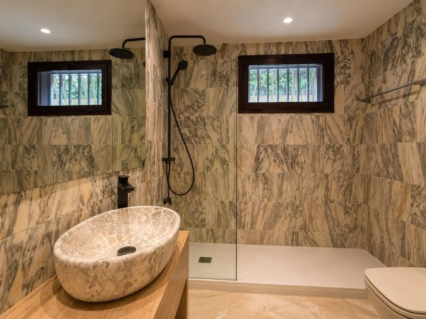 Houses for rent in Conde Orgaz - Piovera Bathroom of Houses for rent in Madrid Capital with Air Conditioner, Terrace and Swimming Pool