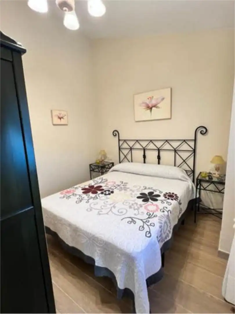 Àtic de lloguer a Alemanes Dormitori de Àtic de lloguer en Zahara de los Atunes amb Calefacció, Jardí privat i Terrassa