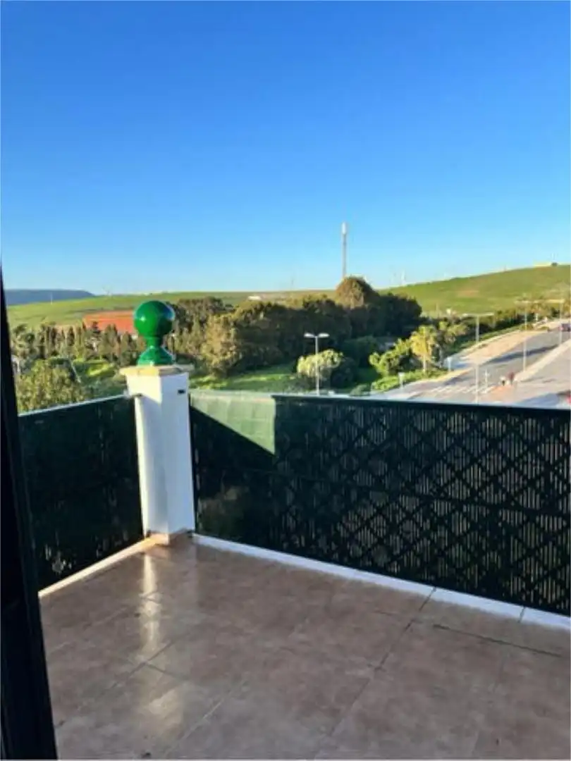 Àtic de lloguer a Alemanes Vista exterior de Àtic de lloguer en Zahara de los Atunes amb Calefacció, Jardí privat i Terrassa