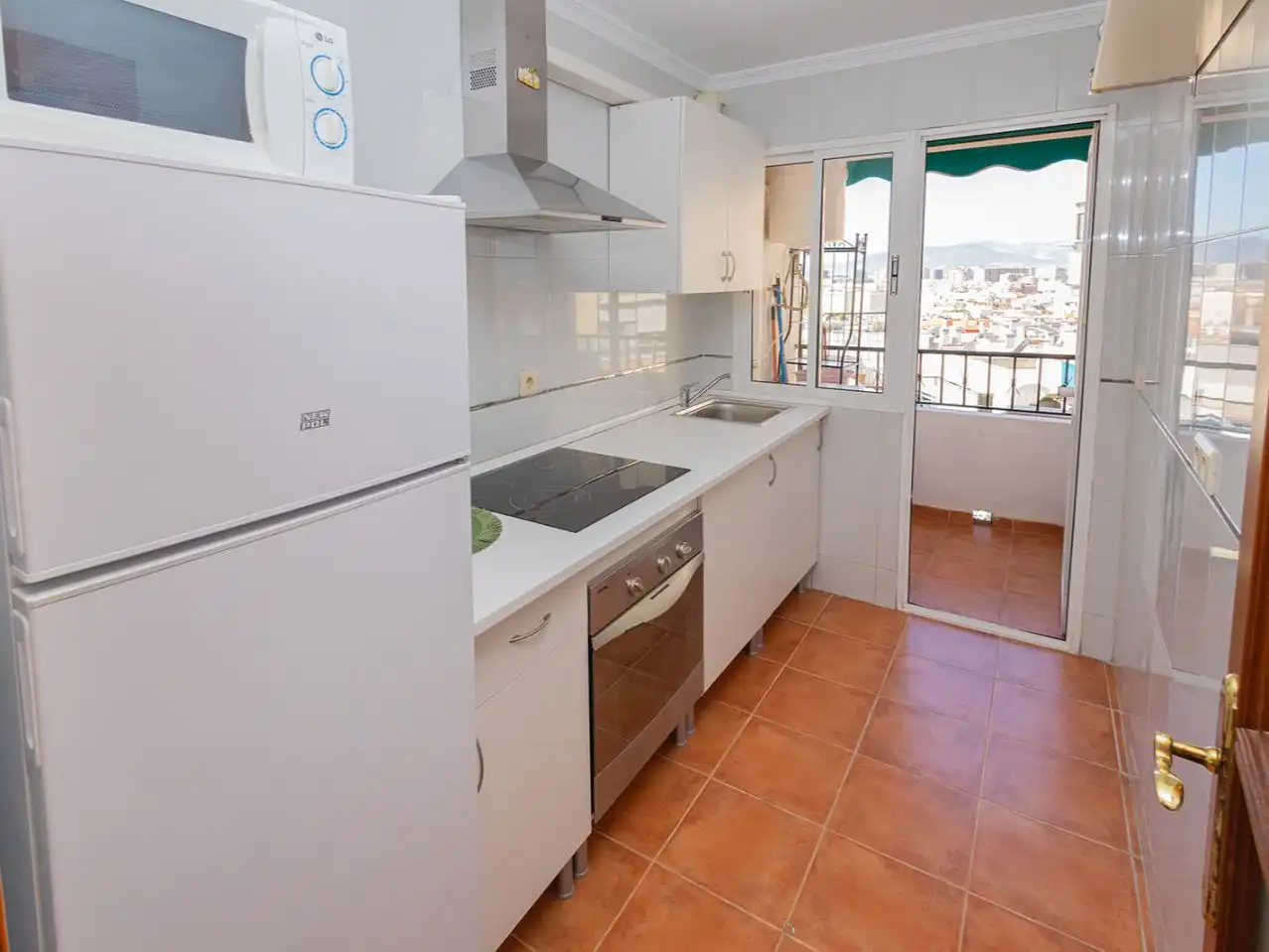Piso de alquiler en Calle los Negros, 5, El Ejido Cocina de Piso de alquiler en Málaga con Aire acondicionado, Calefacción y Terraza