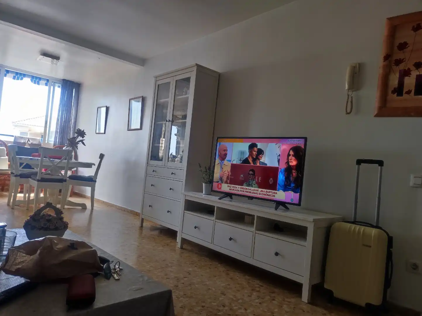 Sala d'estar de Pis de lloguer en El Puig de Santa Maria amb Aire condicionat, Jardí privat i Piscina