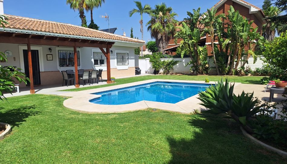 Casa o chalet en venta en Calle Alhucemas, 1, Capellanía - Retamar, Alhaurín de la Torre - imagen 1 Foto 1 de Casa o chalet en venta en Calle Alhucemas, 1, Capellanía - Retamar, Alhaurín de la Torre