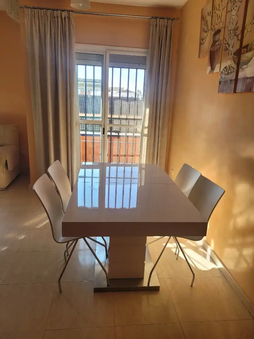 Comedor de Piso de alquiler en Dos Hermanas con Aire acondicionado, Calefacción y Jardín privado