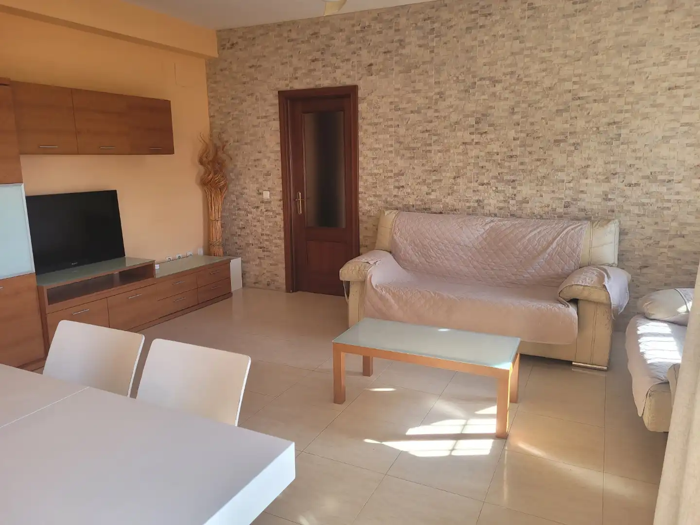 Sala de estar de Piso de alquiler en Dos Hermanas con Aire acondicionado, Calefacción y Jardín privado