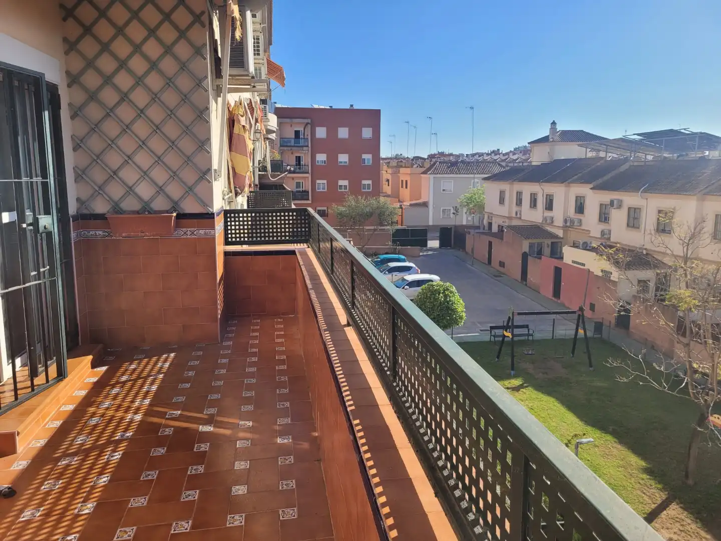 Vista exterior de Piso de alquiler en Dos Hermanas con Aire acondicionado, Calefacción y Jardín privado
