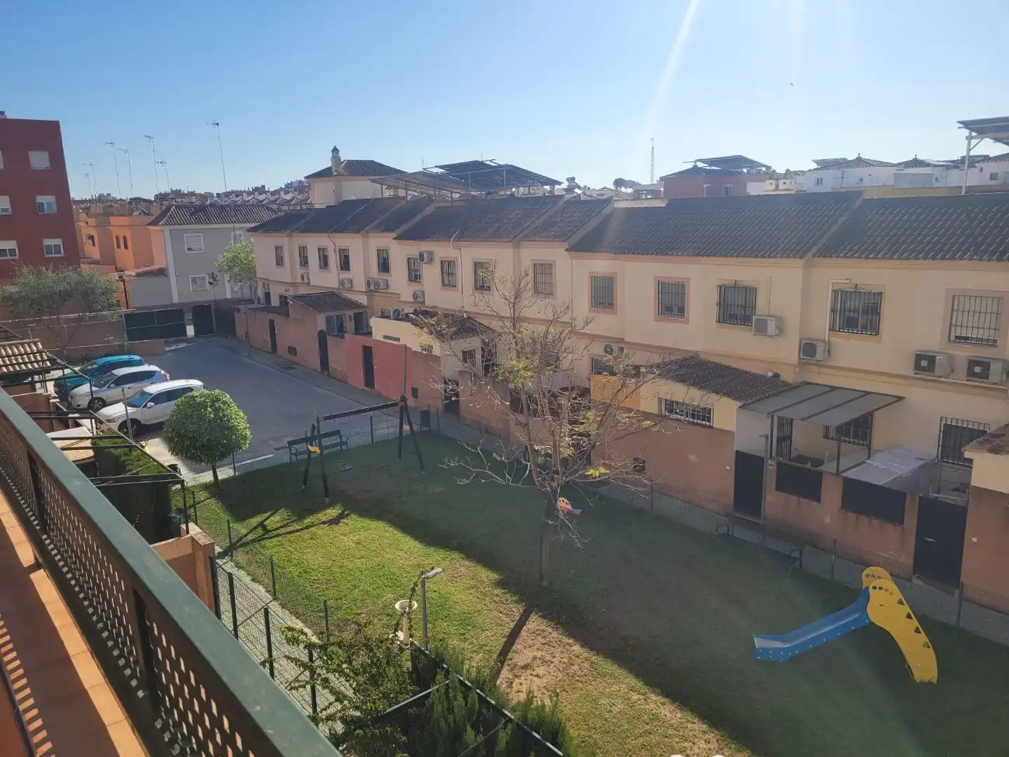 Vista exterior de Piso de alquiler en Dos Hermanas con Aire acondicionado, Calefacción y Jardín privado