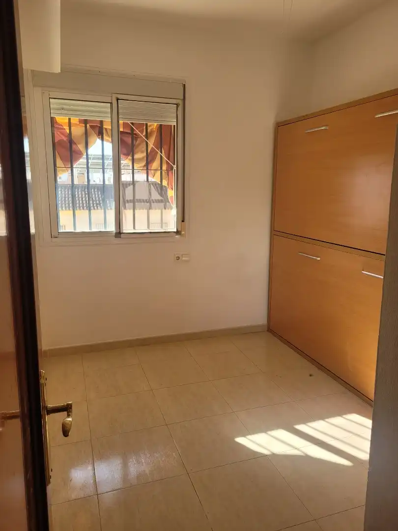 Habitación de Piso de alquiler en Dos Hermanas con Aire acondicionado, Calefacción y Jardín privado