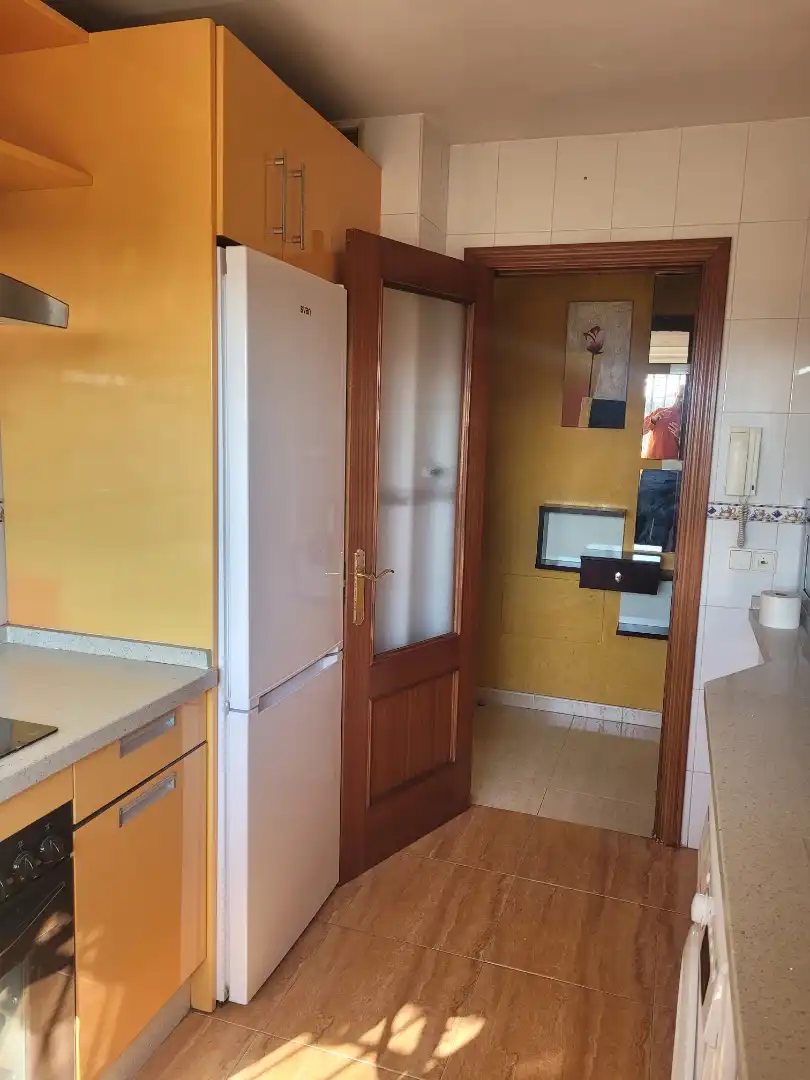 Cocina de Piso de alquiler en Dos Hermanas con Aire acondicionado, Calefacción y Jardín privado