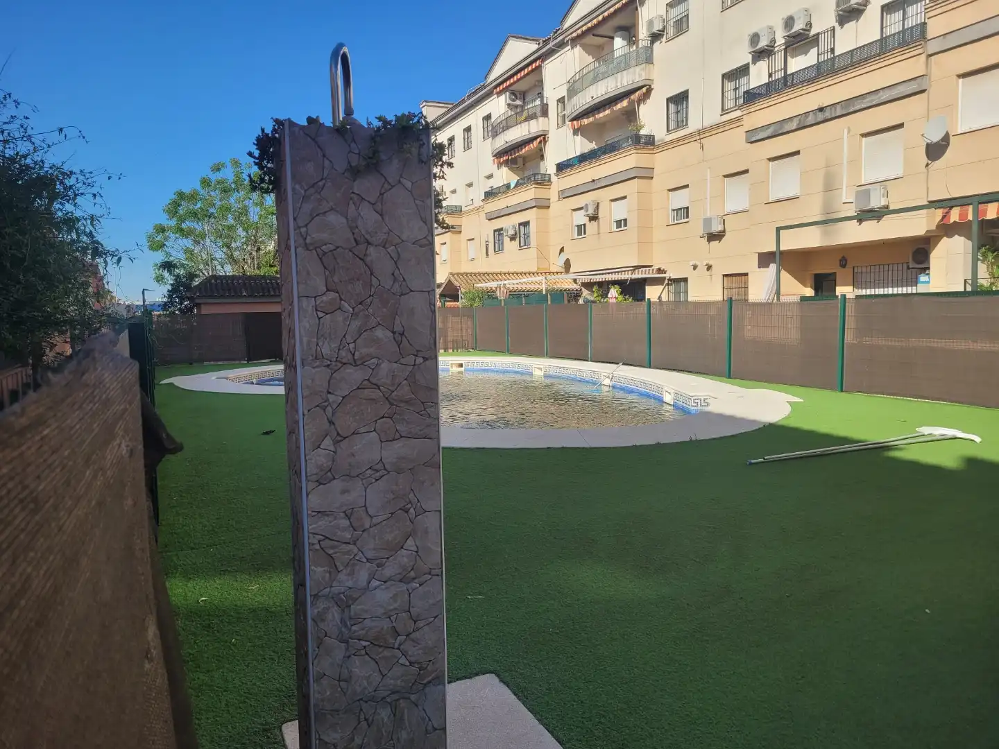 Piscina de Piso de alquiler en Dos Hermanas con Aire acondicionado, Calefacción y Jardín privado
