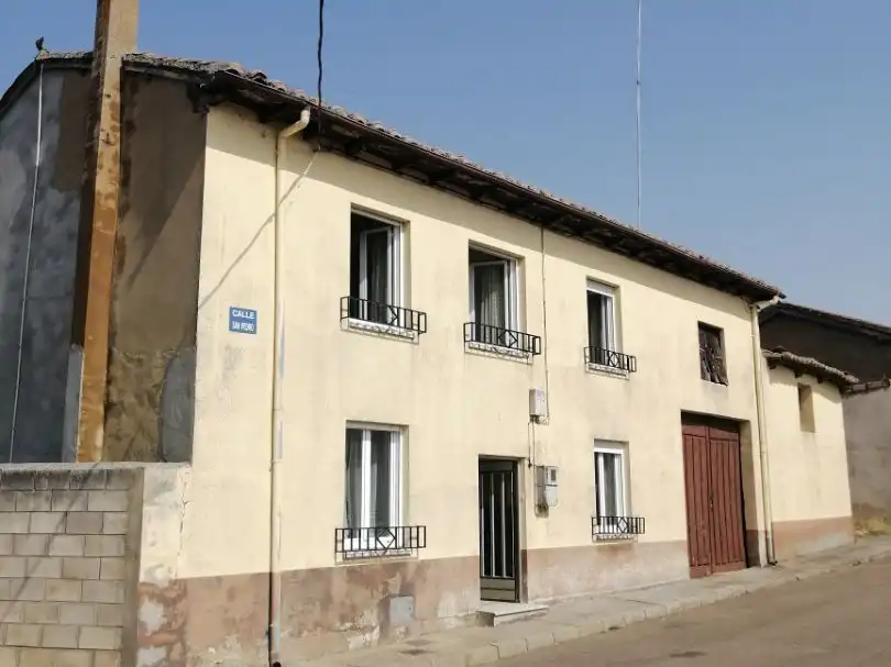 Detached homes for sale in Calle San Pedro, Gradefes Detached homes for sale in Calle San Pedro, Gradefes