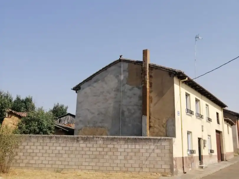 Detached homes for sale in Calle San Pedro, Gradefes Detached homes for sale in Calle San Pedro, Gradefes