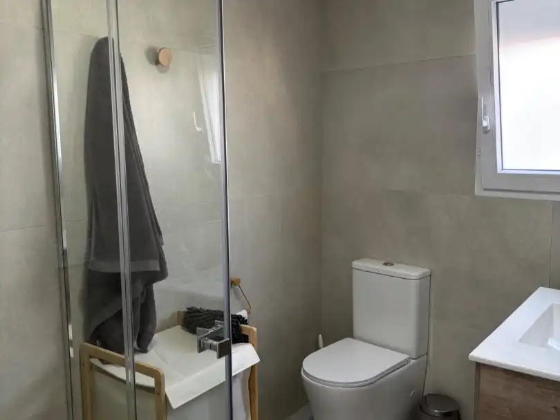 Baño de Casa adosada en venta en Les Alqueries / Alquerías del Niño Perdido con Terraza, Trastero y Amueblado