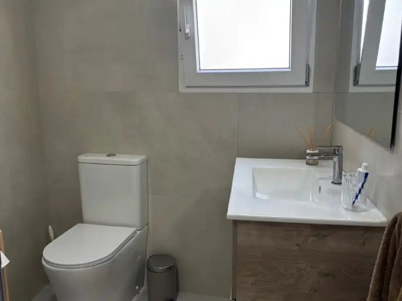Baño de Casa adosada en venta en Les Alqueries / Alquerías del Niño Perdido con Terraza, Trastero y Amueblado
